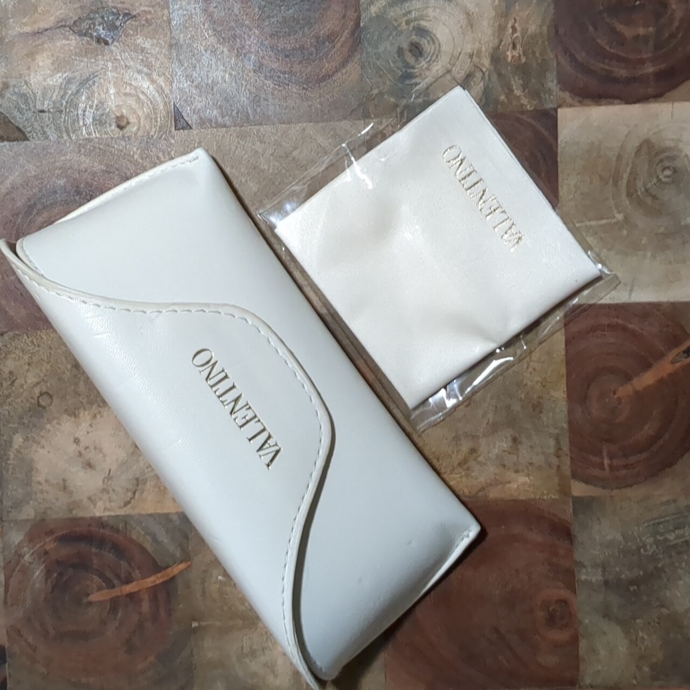 Valentino Glass Case + Logo Lens Cloth Nwt ❤️